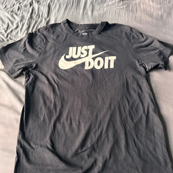 Large Nike shirt bundle - Picture 5 of 11
